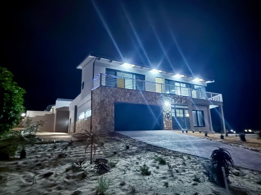 5 Bedroom Property for Sale in Stilbaai Oos Western Cape